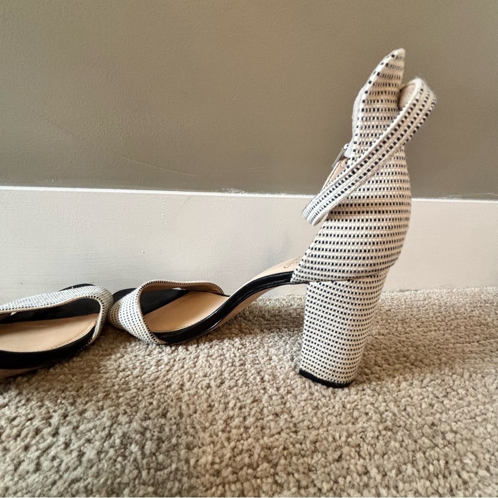 Vince Camuto Sandal Heels - Size 9​ - Picture 9 of 10